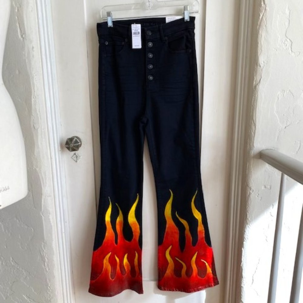 HAND PAINTED FLAME FLARES ON NWT AE BLACK HIGH RISE STRETCH SIZE 6/28W